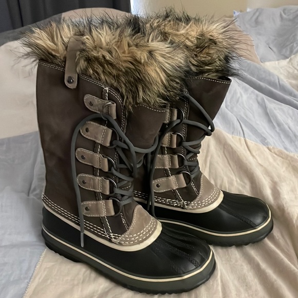 Sorel Joan of Arctic Boots - Picture 1 of 4